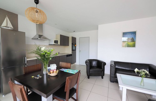 Guisseny Cottage | SMALL HOUSE 2/4 PERS. 100 METRES FROM THE BEACH WITH SWIMMING POOL