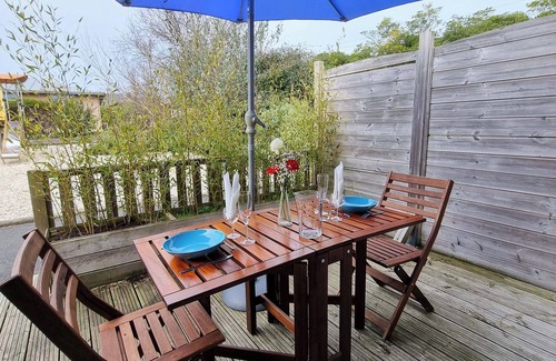 Guisseny Cottage | SMALL HOUSE 2/4 PERS. 100 METRES FROM THE BEACH WITH SWIMMING POOL