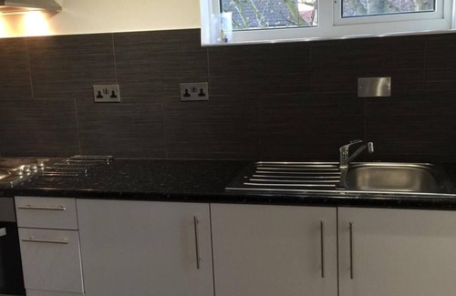 Pinkwell Apartment | Small Modern Comfortable 2 Bedroom Apartment - cmyr