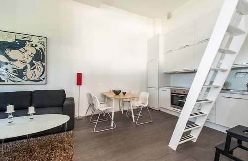 Svalnas House | Small modern own house, 300 m from station