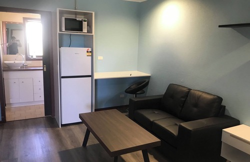 Red Cliffs Apartment | Small Private Secure Accommodations