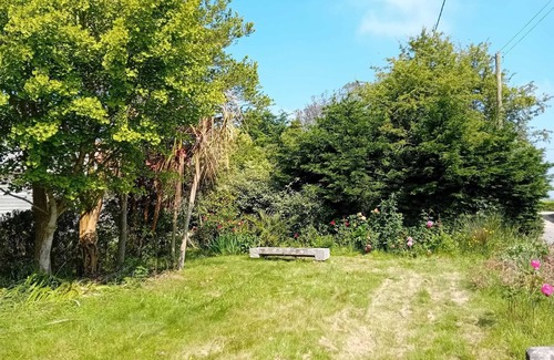 Mespaul House | Small, quiet house in the countryside with a large garden.