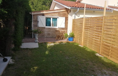 Biganos House | Small semi-detached house
