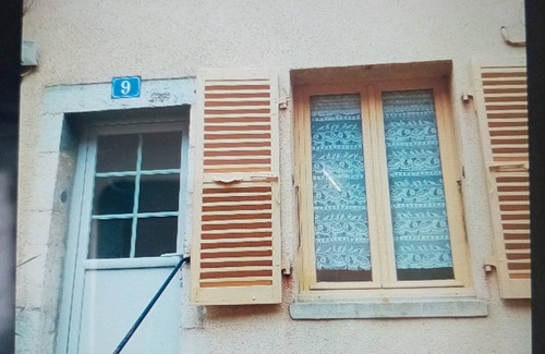 Poligny House | Small semi-detached town house in Poligny