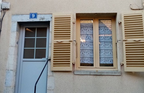 Poligny House | Small semi-detached town house in Poligny