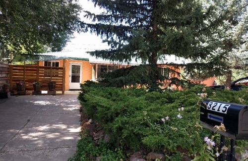 Swiss Manor Apartment | Small studio in the quite neighbourhood.