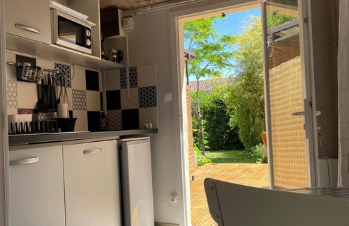 Arvert Apartment | Small studio, wooden terrace, garden. 15 mins from La Palmyre beaches and Côte sauvage.