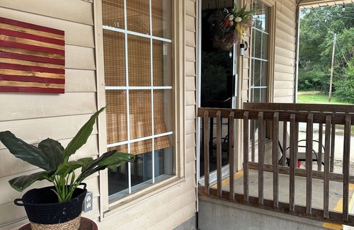 Thaxton House | Small Town Nostalgic Charm- Renovated Old Country Store
