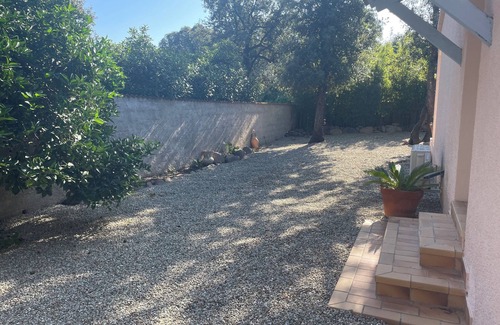 Solaro House | Small villa for 4 with enclosed garden and beach on foot