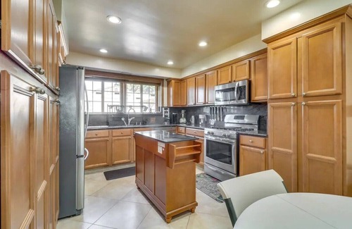 North Hills West House | Smart 2 bedroom house with a pool and garden view Sleeps 6 .Near CSUN