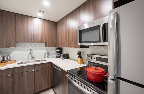 Prudential - St. Botolph Apartment | Smart Back Bay 1BR w/Gym, Doorman, nr. Esplanade, by Blueground