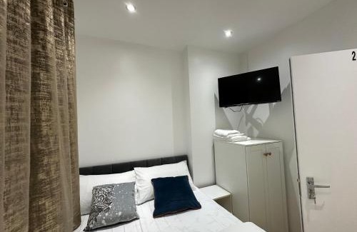 Downham House | Smart Cosy/Small Double Room in Oakridge Road Bromley