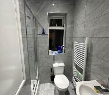 Downham House | Smart Cosy/Small Double Room in Oakridge Road Bromley