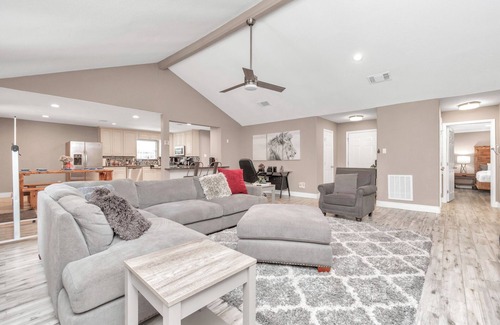 Addicks House | ❣️Smart Entire Big House Smart TV/Garage┃WiFi 400 MBP┃ Self✔❣️
