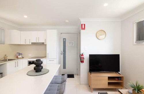 Rocklea Apartment | Smart Suites Self Check-in Apartments - N Freney