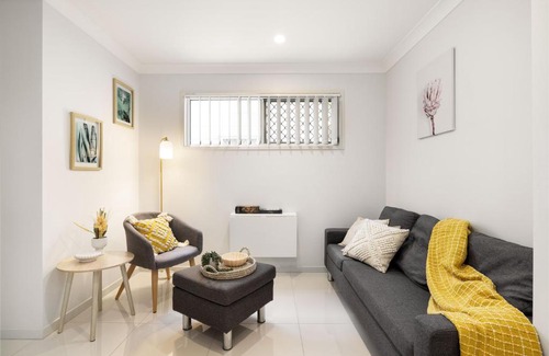 Rocklea Apartment | Smart Suites Self Check-in Apartments - N Freney