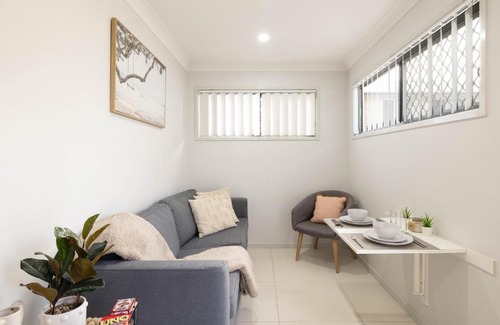 Rocklea Apartment | Smart Suites Self Check-in Apartments - N Freney