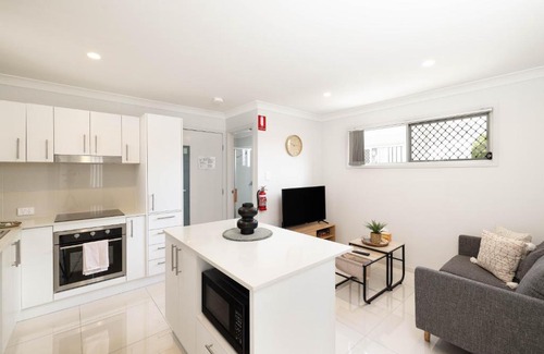 Rocklea Apartment | Smart Suites Self Check-in Apartments - N Freney