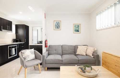 Rocklea Apartment | Smart Suites Self Check-in Apartments - W Freney