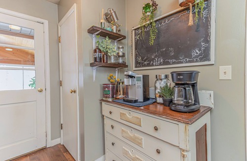 Moorhead House | Smart TVs I Fenced Yard I Nature Views I Spacious