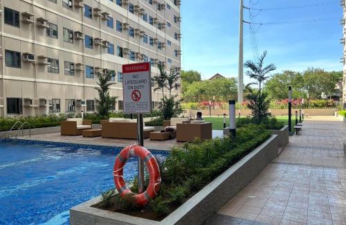 Dasmarinas Hotel | SMDC Green 2 Staycation, The Traditional & Modern Fusion Condo