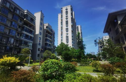 Yongding Apartment | SmileNest Downtown 3 Beds for 6-10 Guests Attraction Ticket Service to Mountain Ideal for Families Group Stays