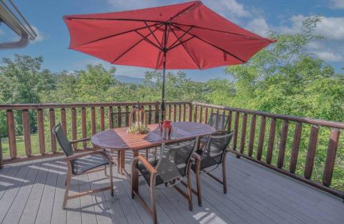 Dandridge House | Smoke Rise Lodge · Lake Front, Luxury Cabin, Hot Tub,
