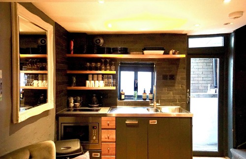 Seafront Cottage | Smugglers Heritage Cottage very central Brighton