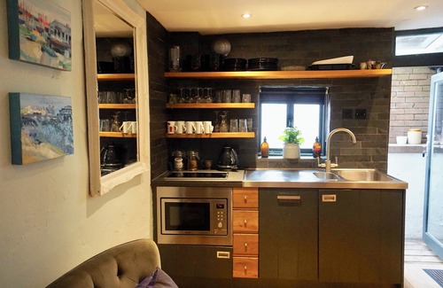 Seafront Cottage | Smugglers Heritage Cottage very central Brighton