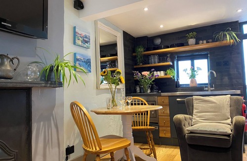 Seafront Cottage | Smugglers Heritage Cottage very central Brighton