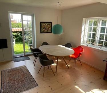 Snekkersten Apartment | Smuk lejlighed med sundkig lige ved stranden
