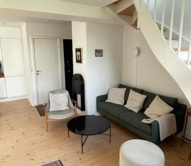 Snekkersten Apartment | Smuk lejlighed med sundkig lige ved stranden