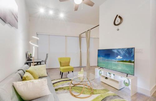 Cedars Apartment | Snazzy loft style 2BR I Gym I Parking I Workspace