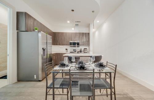 Cedars Apartment | Snazzy loft style 2BR I Gym I Parking I Workspace
