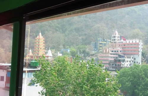 Tapovan House | Sneha Home-Stay Nearabout Laxman Jhulla Bridge With Ganga River & mountain views