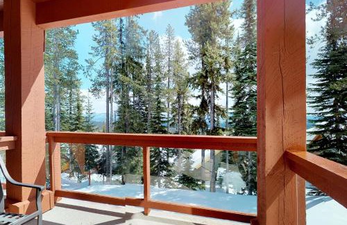 Snow Pine Estates House | Snowbanks 6