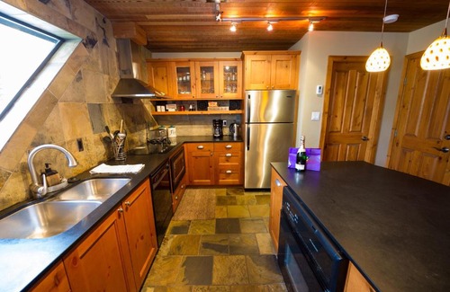Blackcomb Apartment | Snowberry Villas