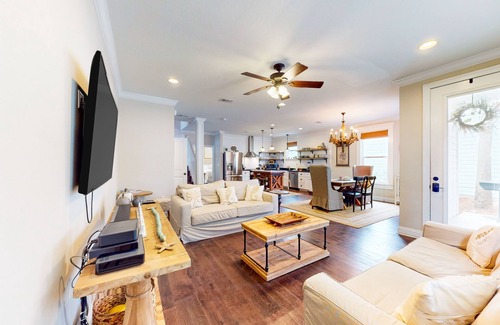 Villages of Crystal Beach House | Snowbird-friendly home in gated community with hot tub, pool, balcony, & grill