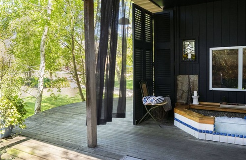 Tawonga South Ski Chalet | Snowgum romantic Spa Chalet…spoil yourselves it’s worth it at Dreamers…
