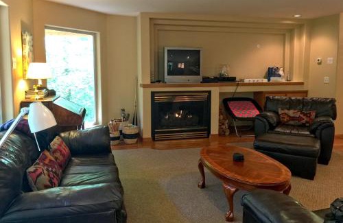 Glacier Ski Chalet | Snowline Cabin 29 - An Ultra Custom Family Vacation Home