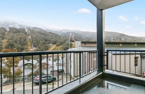 Thredbo Apartment | Snowman 6 central location with stunning views.