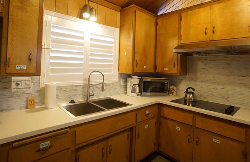 Whispering Forest Cabin | Snowridge - Walk to Oktoberfest & Snow Play, Fireplace, Deck, Barbecue