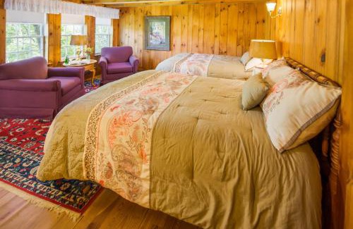 Eaton Hotel | Snowvillage Inn