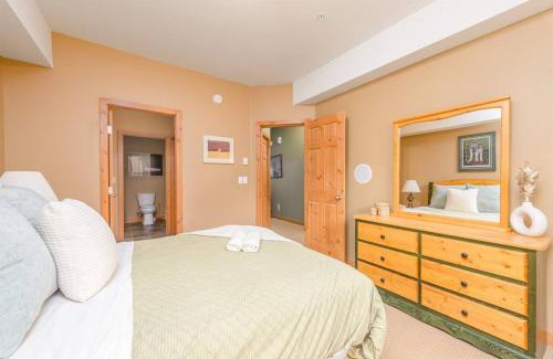 Big White Ski Resort Ski Chalet | Snowy Creek Chalet