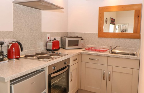 East Dereham Cottage | SNOWY OWL BARN, romantic, character holiday cottage in Shipdham