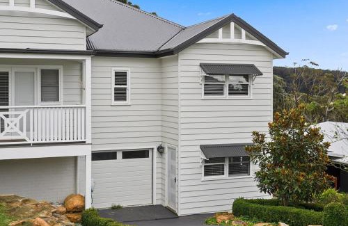 Willow Vale Apartment | Snug 1-Bed with Charming Deck Seating
