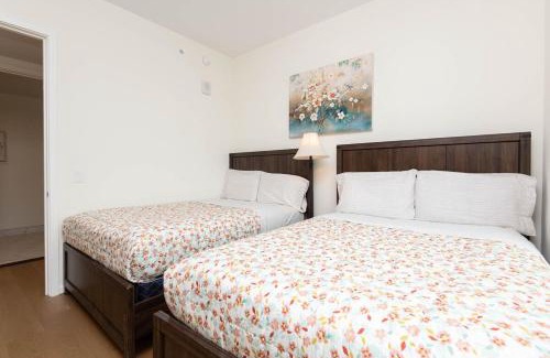 Downtown Los Angeles Apartment | Snug 3BR HighRise with Pool, Spa & Rooftop Views