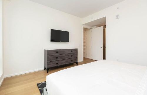 Downtown Los Angeles Apartment | Snug 3BR HighRise with Pool, Spa & Rooftop Views
