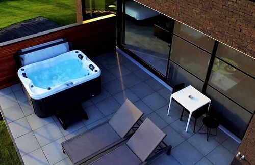 Hockai House | Snug Holiday Home in Sart-lez-Spa with bubble bath