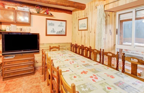 Montemayor de Pililla Villa | Snug Holiday Home in Valladolid with Private Pool